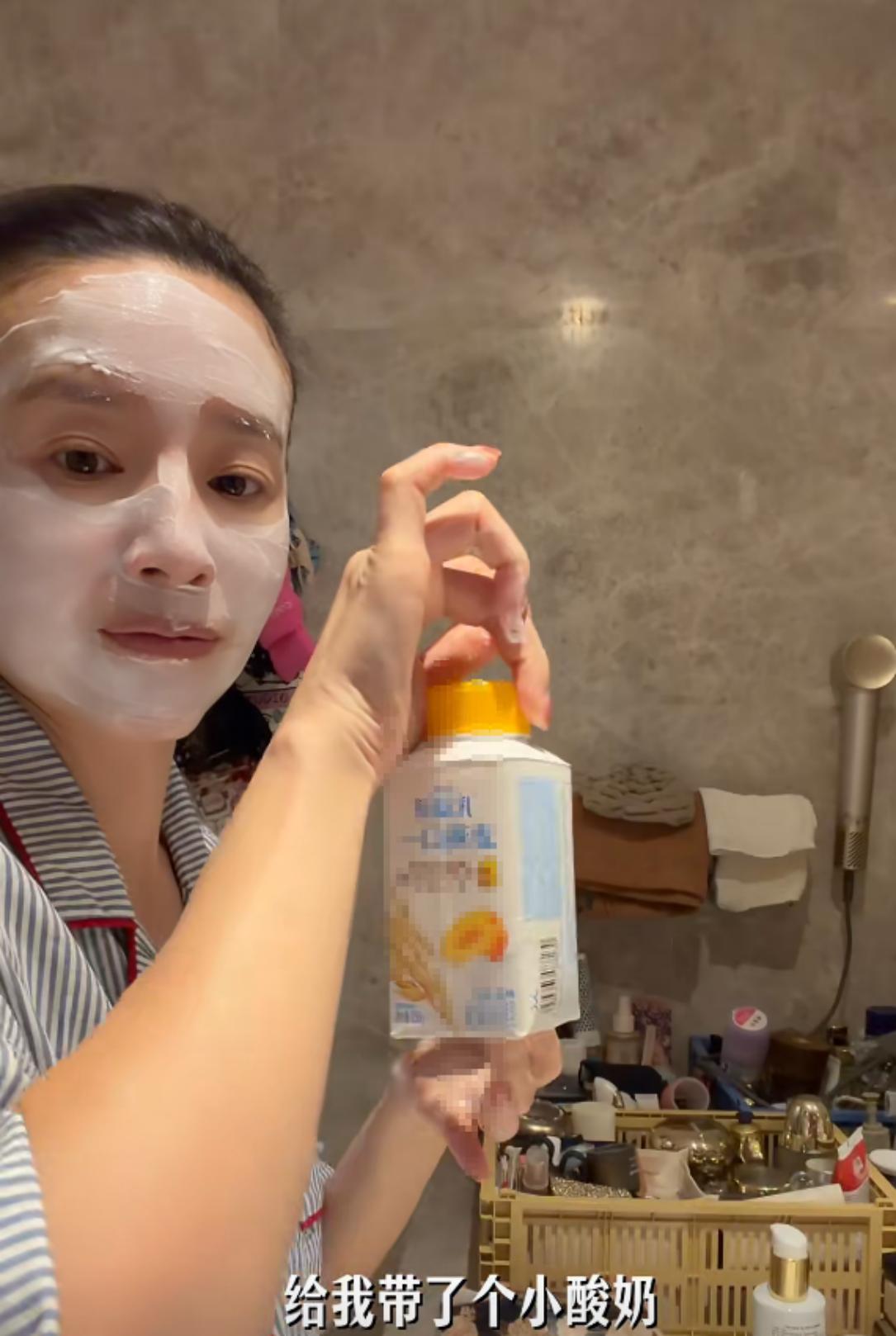 董洁自己做一日三餐，没阿姨还要洗衣服收拾卫生，住豪宅也不暖和