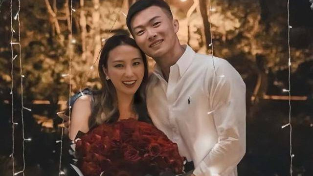 赌王千金与月薪8万未婚夫分手，搂陌生男子合照曝新恋情