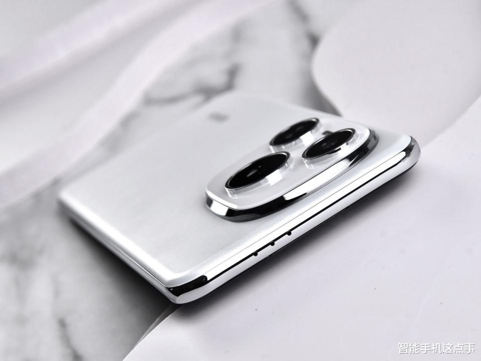 榮耀神秘中端新機被確認：8K電池+北斗+無線充電，或攪局市場！