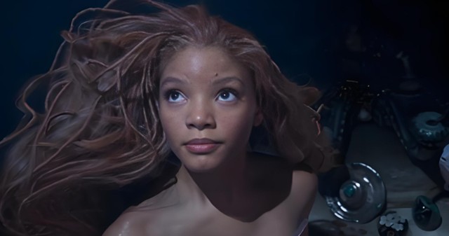 《白雪公主》亏损超14.5亿, 演员曾因歧视亚裔遭围攻, 狂删中文评论