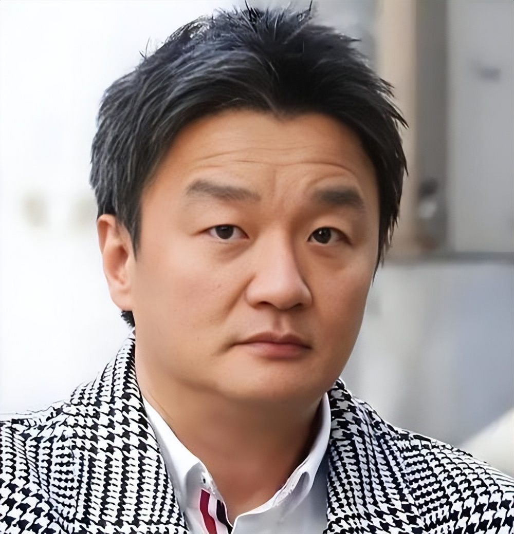 三星集团大公主近照流出，脸肿皮松走路外八字，家族遗传病爆发