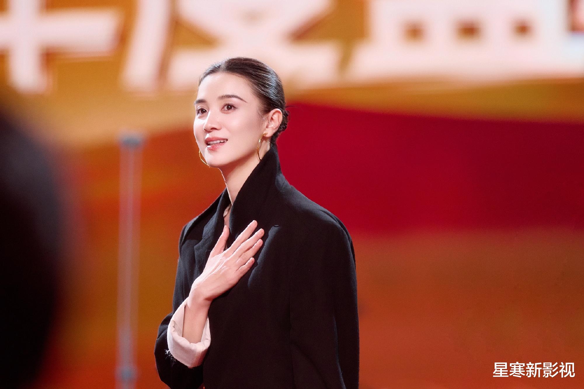 张艺谋《惊蛰》阵容曝光，赵丽颖二搭雷佳音成功，宋佳客串太惊喜