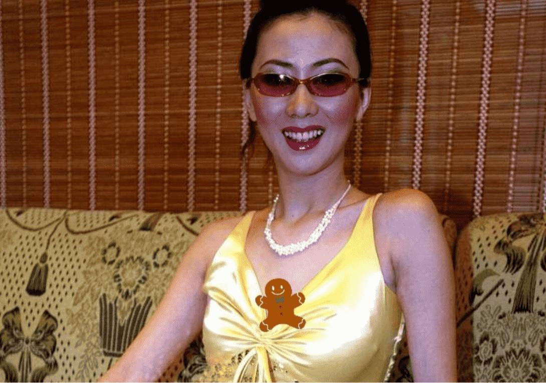 汤加丽：因当“人体模特”和丈夫离婚，如今49岁仍单身