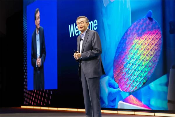 站在十字路口的英特爾