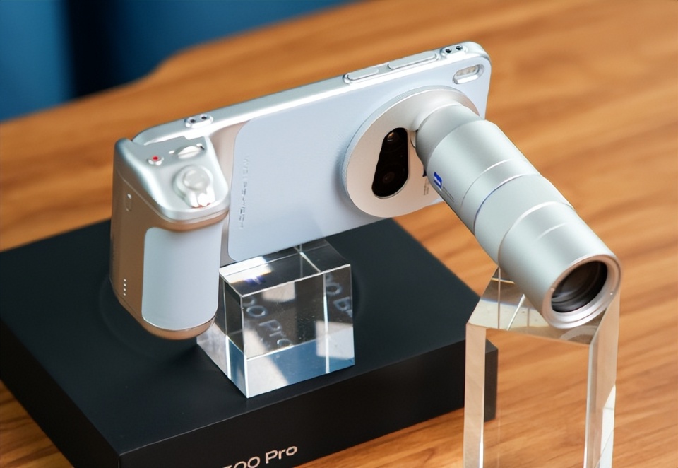 vivo果斷“發飆”，16GB+1TB+2億像素，頂配套裝旗艦跌至“新低價”