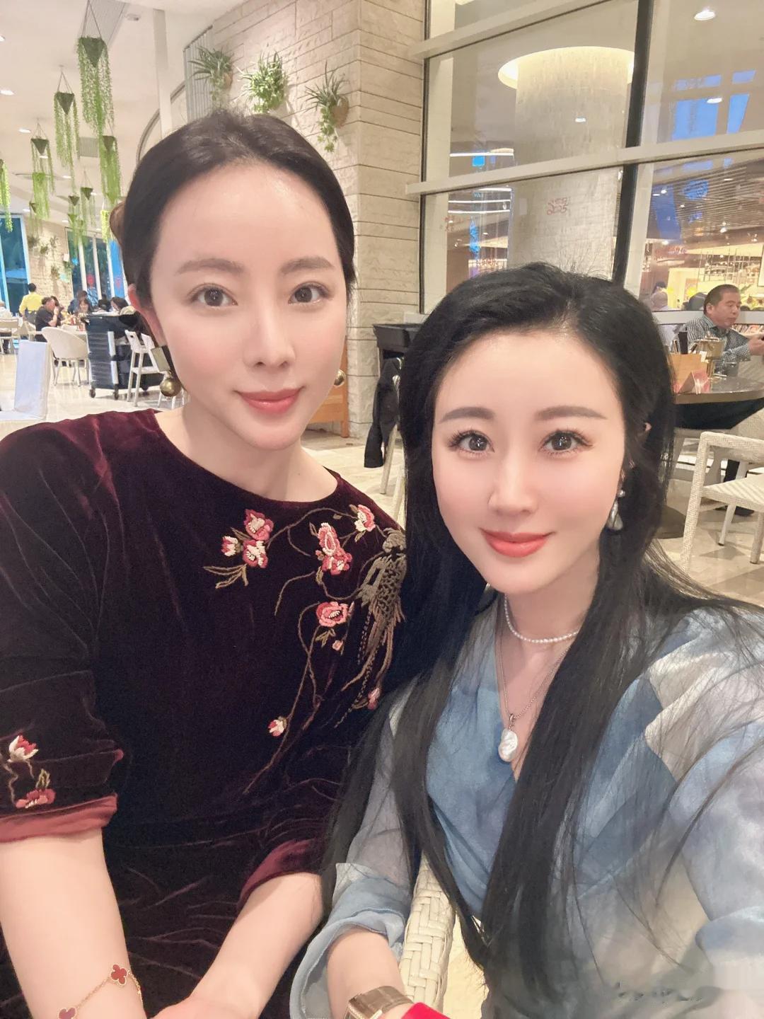 李思思也没想到，穿中式服装、不过圣诞节的自己，一夜获全网好评