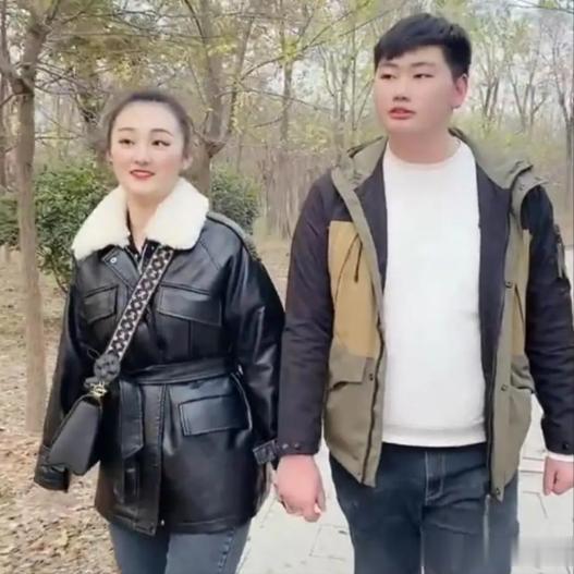 陈亚男和朱小伟离婚4年，耗尽人气后回心转意，但他们早已是过去