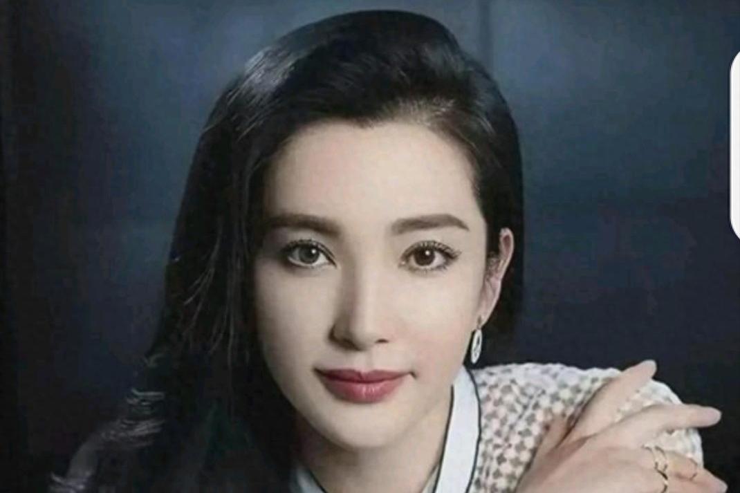 外表是仙女，私下里却是“老酒鬼”的5位女明星，闫妮出人意料