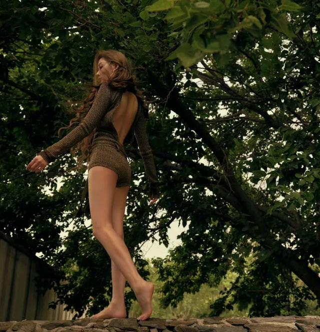 张天爱7月时尚写真,野性又浪漫