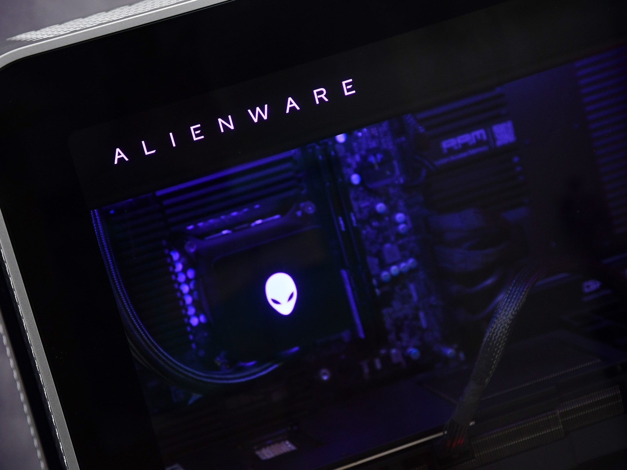 經典系列重啟延續極致體驗 外星人Area-51搭配AW2725D玩游戲是怎