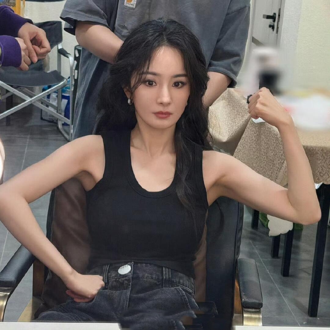 杨幂、自律铸就的完美身姿与璀璨人生