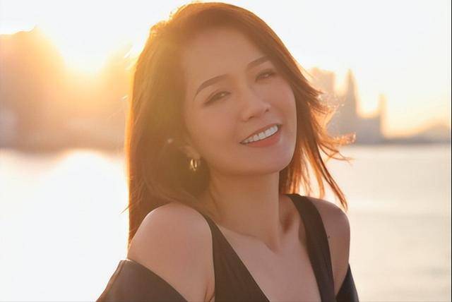 TVB“东张女神”地铁昏睡遭偷拍