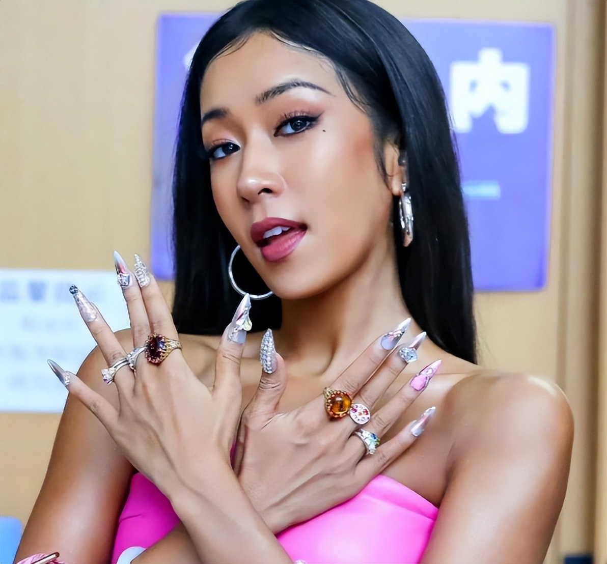 哭穷炫富当“三姐”，装了10年原形毕露，吉克隽逸辜负刘欢的期望