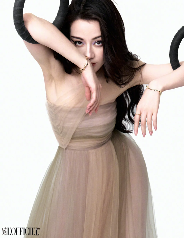 迪丽热巴《时装L'OFFICIEL》三月刊曝光,一起感受纯粹之力