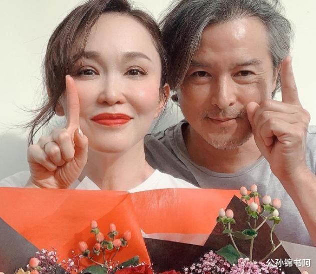 14位新加坡演员境况对比