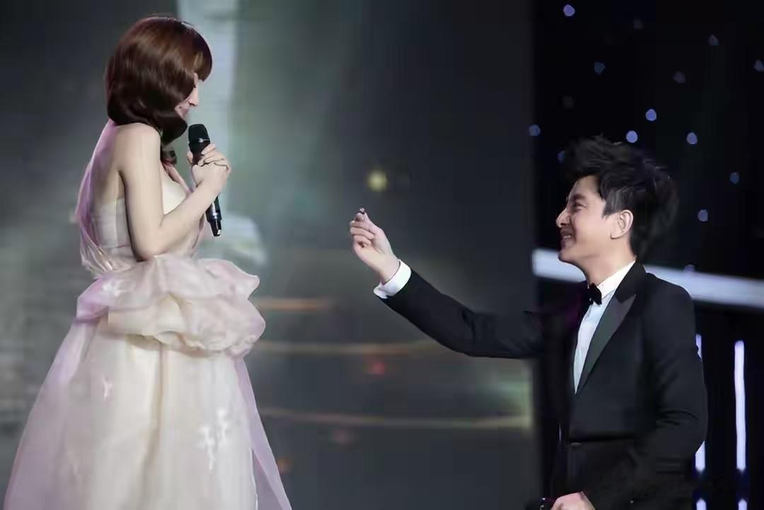 要钱不要脸?找像前妻做助播的贾乃亮,终于为自己的行为买了单