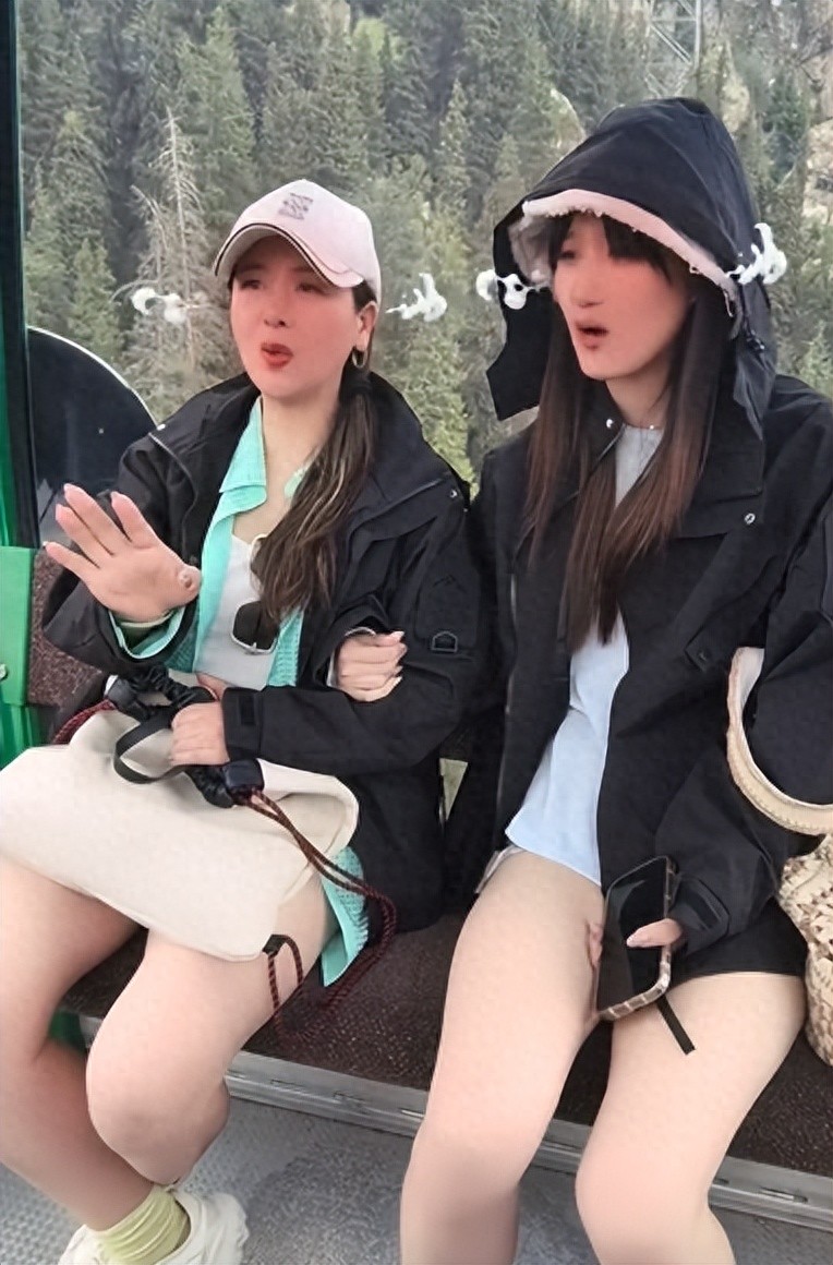 经超小李琳出差！8岁女儿拽着妈妈嚎啕大哭，疑腺样体面容引热议