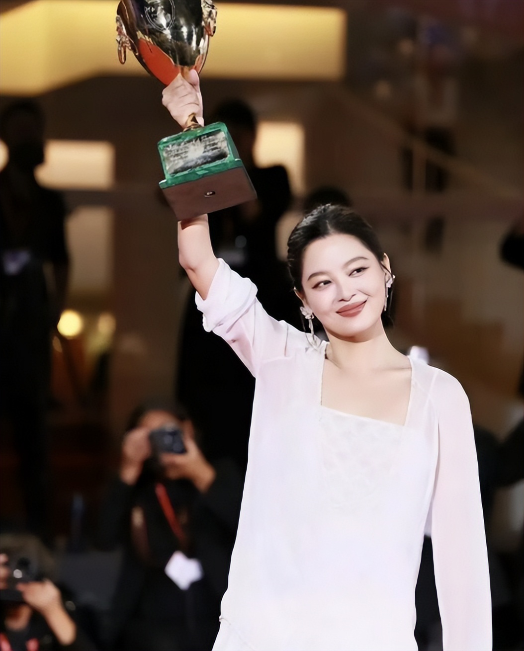 太催泪！辛芷蕾发长文感谢经纪人梁婷，两人8年的恩怨要翻篇了？