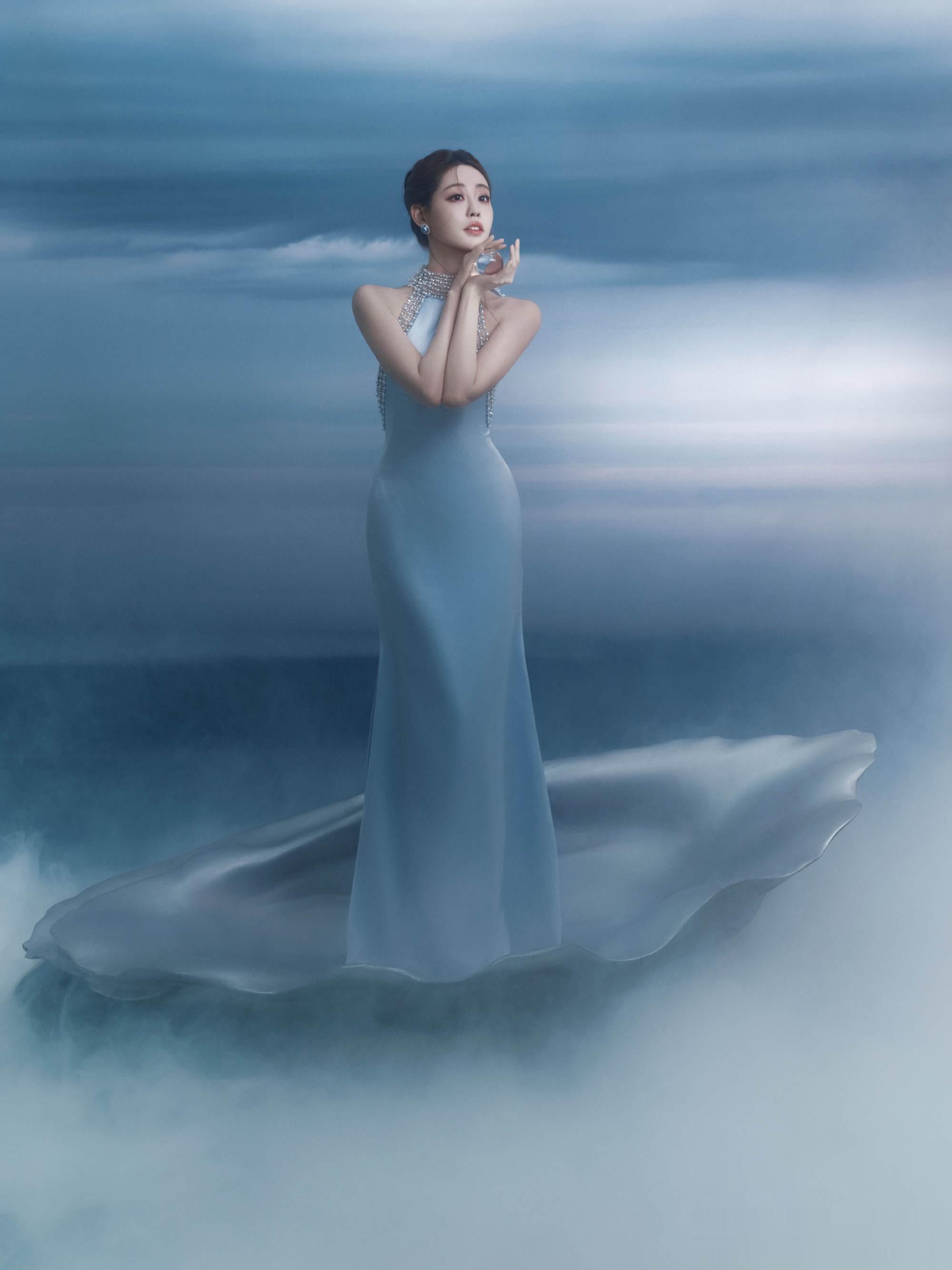 祝绪丹冰蓝礼裙:织梦缪斯,慵懒释优雅