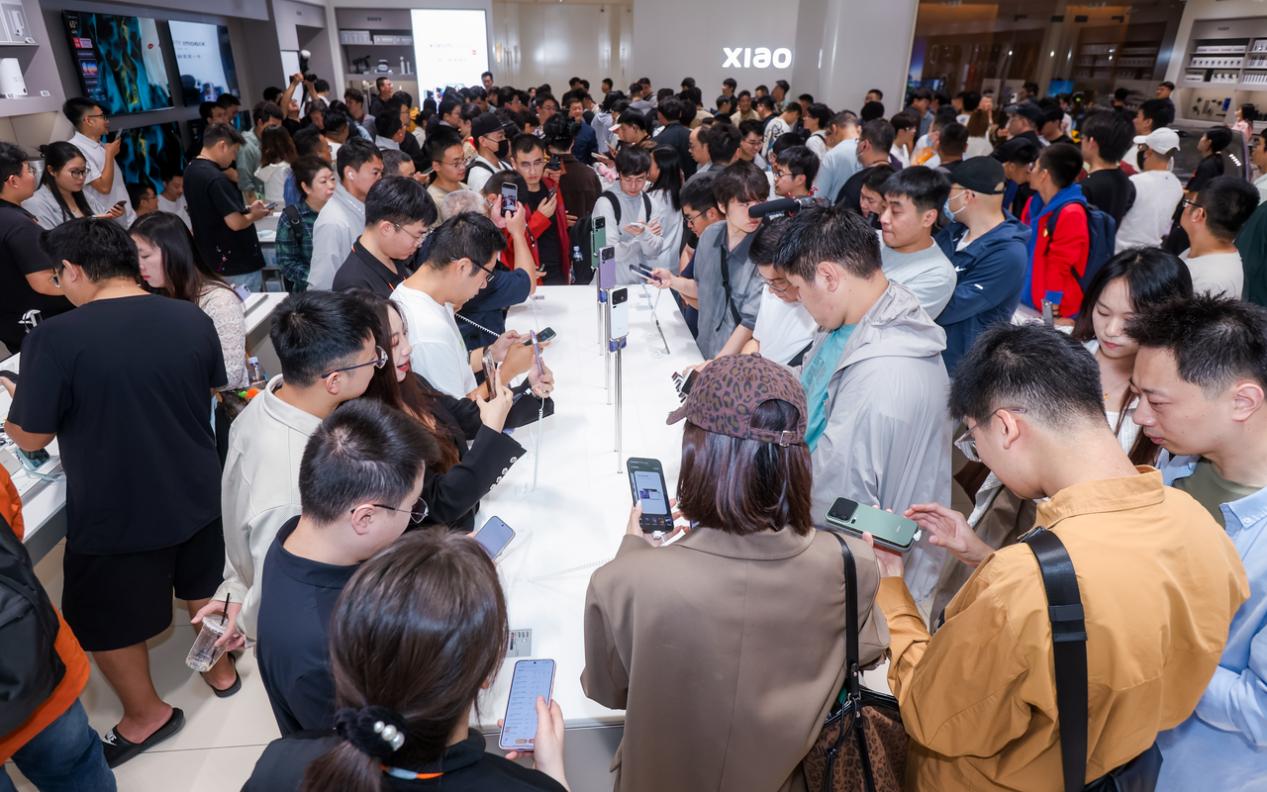 對標到超越，“跳級生”小米17系列爆火引發換機潮