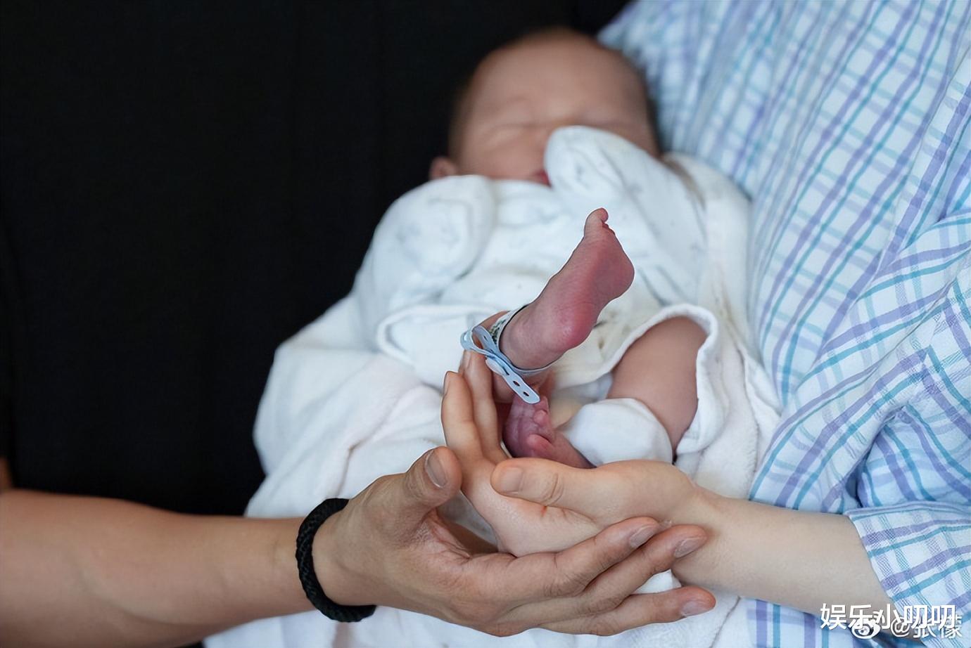 36岁张檬官宣得子，3年艰辛备孕迎试管宝宝，豪掷百万香港生产