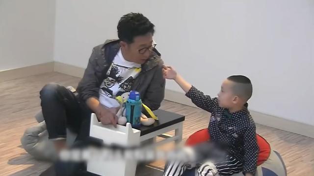 林永健回老家探望瘫痪的母亲，7岁儿子的做法让无数大人自愧不如