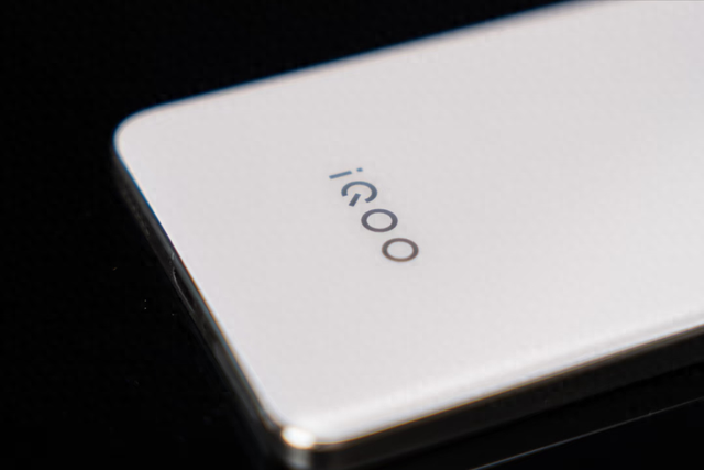 国补后2379元,骁龙8至尊+2K直屏+6800mAh,堪称旗舰“水桶机”