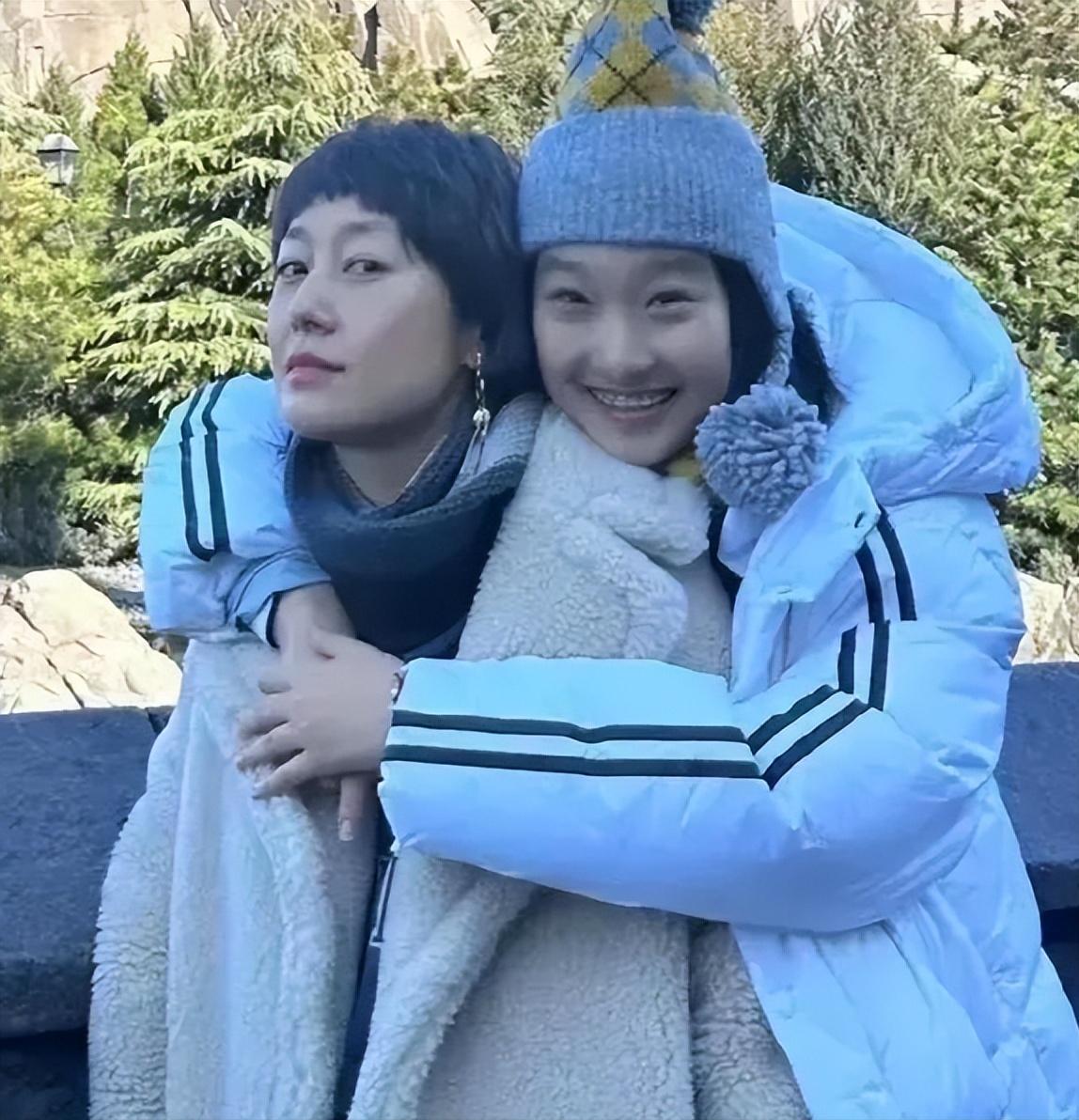 马伊琍也没料到，自己费心争夺女儿抚养权，如今却让文章吃尽红利