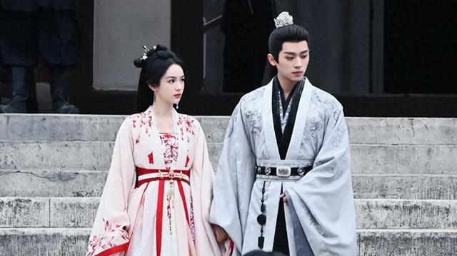 演“恶女”一夜爆红,又搭遍圈内顶流,可长得再美,她还是被毁了