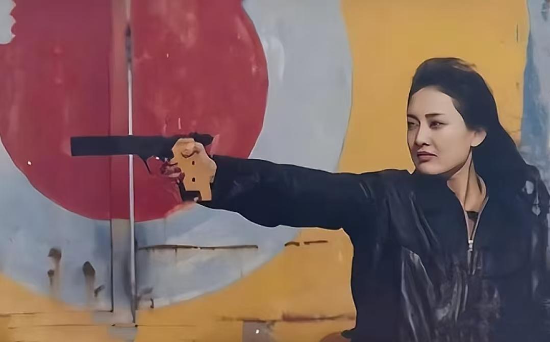 53岁牛莉公园狂跑6公里，身材火辣似少女，自曝被粉丝天天催跑！