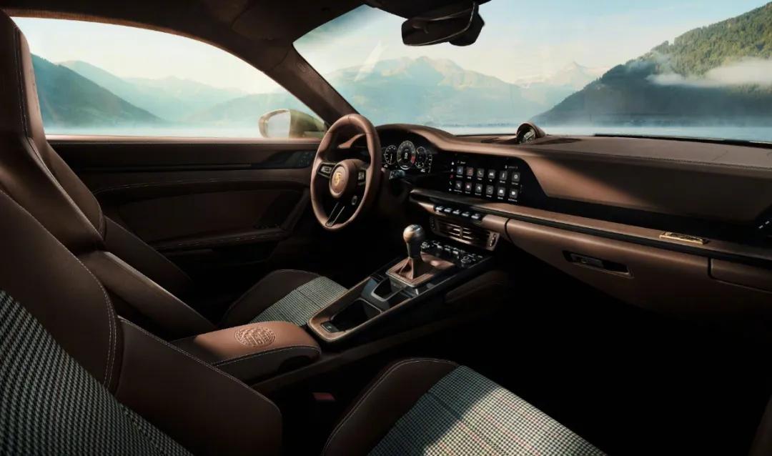 50万欧保时捷911 GT3,到底贵在哪?拆开一看,全是“反时代操作”