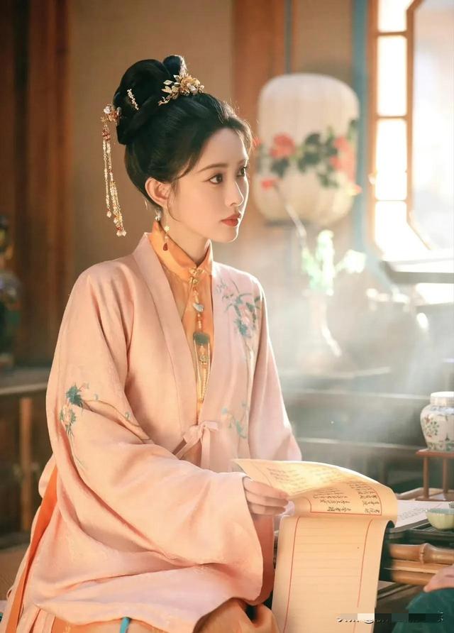 孟子义刚出道时很清纯,现在很多网友认为她整容了,她说:没有