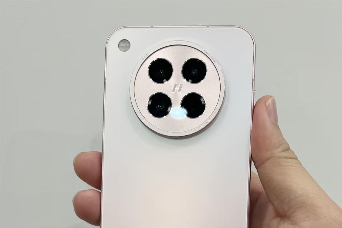 OPPO“攤牌了”！天璣9400+旗艦跌至2937元，極窄直屏+120倍變焦