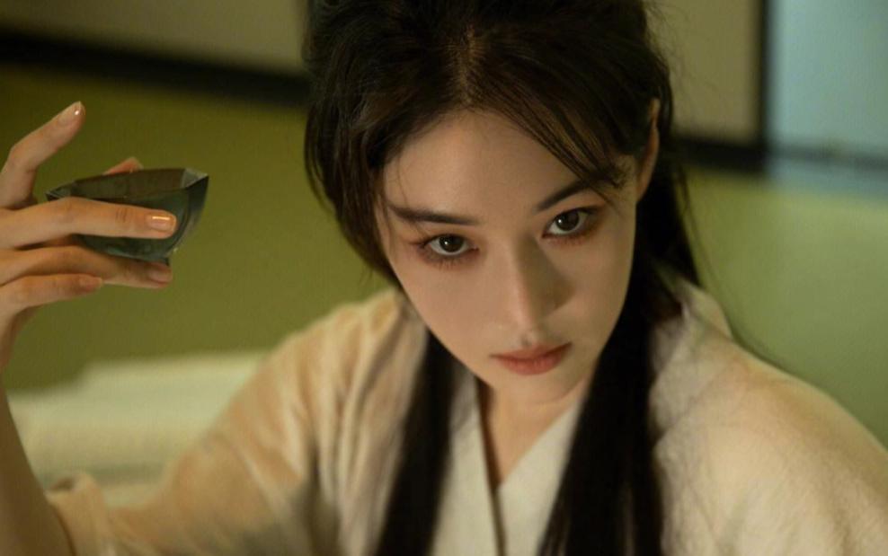 回顾张馨予:“一手烂牌打出王炸”,婚后的她令多少人羡慕?