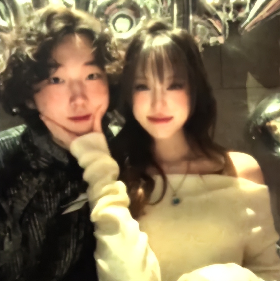 高露16岁女儿官宣恋情！与男友庆恋爱一周年，打扮成熟不像未成年