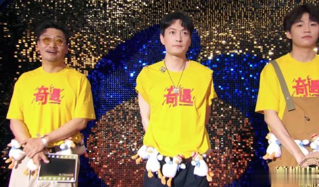 电影之夜男明星集体翻车，松垮、疲惫、黑眼圈、尽显真实状态