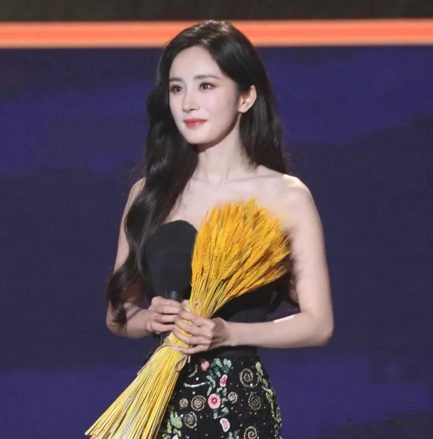 杨幂新剧拿奖,赵丽颖评奖期内颗粒无收,85花top还能争十年