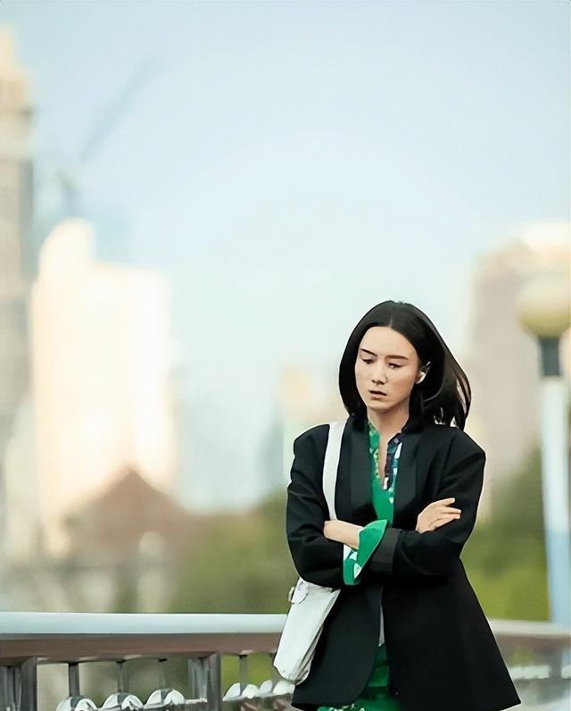 官媒发文,高调官宣45岁宋佳喜讯,她让整个娱乐圈刮目相看