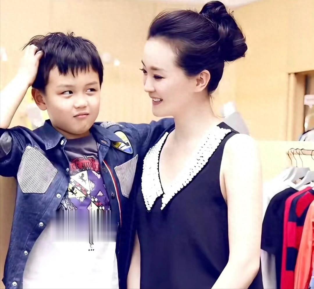 19岁星二代颜值逆袭!摆脱富豪老爸丑基因,家住故宫旁边保送北大