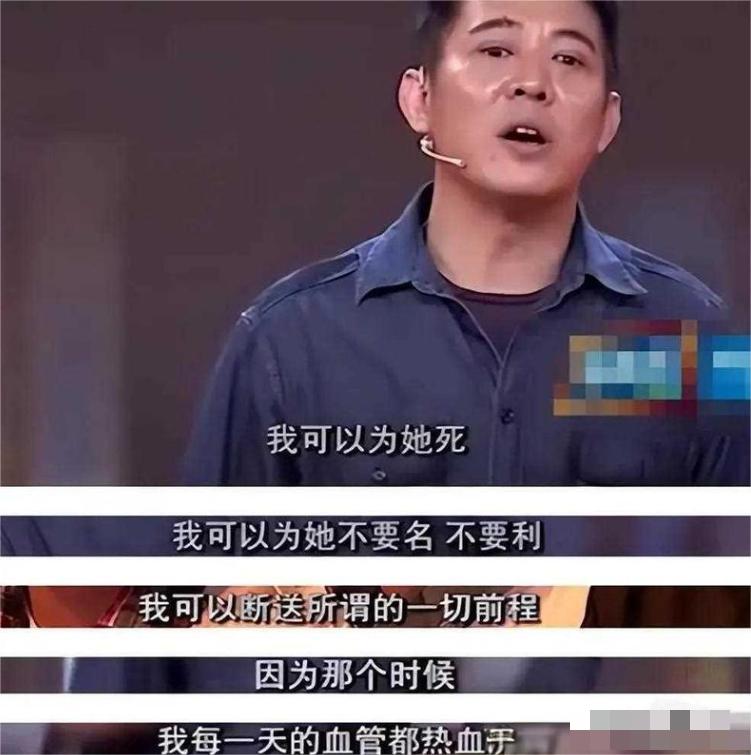 李连杰术后首露面，现身4S店提车，穿粗布衫走飞快，见人多秒垮脸