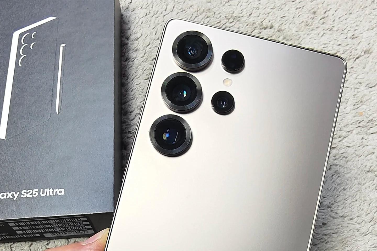 大降1200元，驍龍8至尊+2K直屏+2億主攝+鈦金屬，三星旗艦親民了