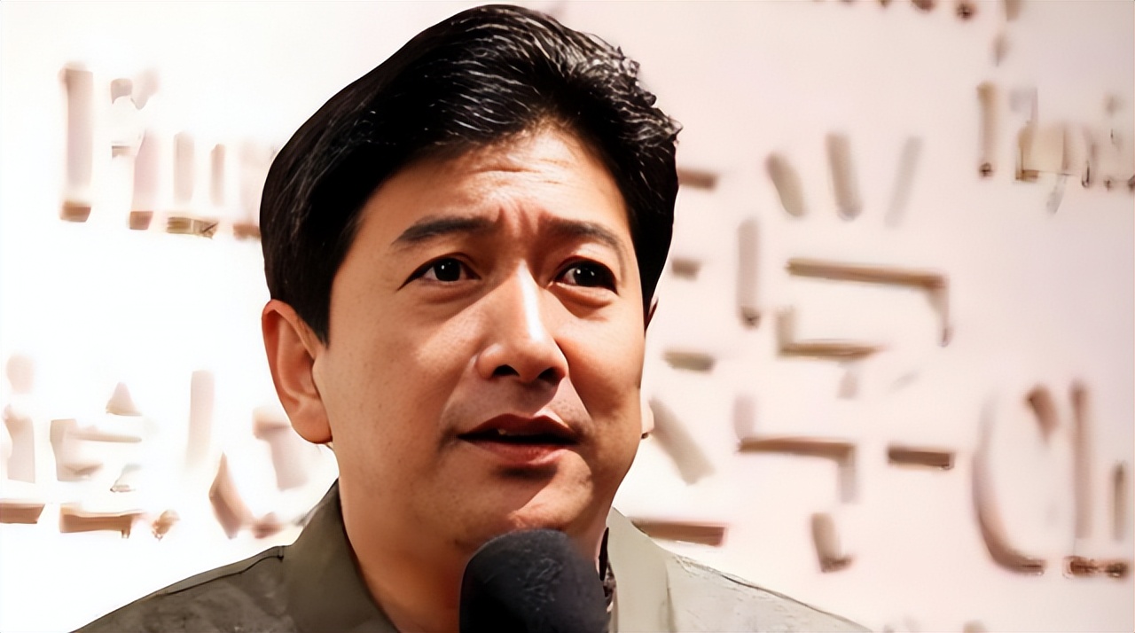 水均益高调回国，狂吃美食享受生活，二婚妻子杨迪现状曝光