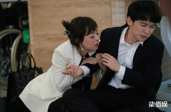 邓超孙俪与董子健聚会,甜蜜比心秀恩爱,董子健沦为灯泡表情抢镜