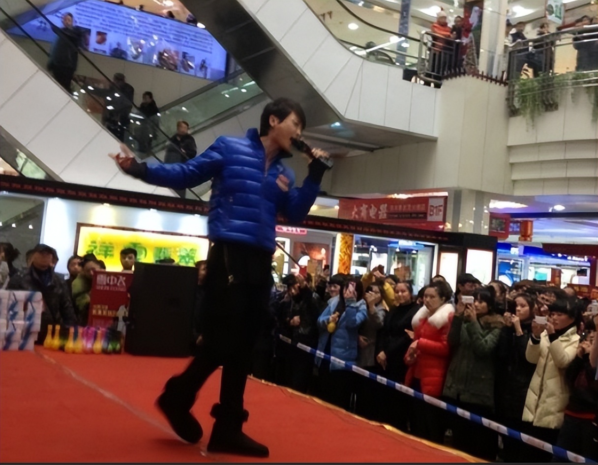 又一劣迹艺人捞金失败！评论翻车、演出遭抵制，官媒锐评戳他心窝