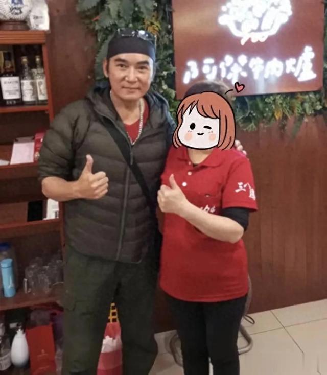 57岁焦恩俊颜值崩塌,拉皮明显一脸横肉,网友直呼认不出!