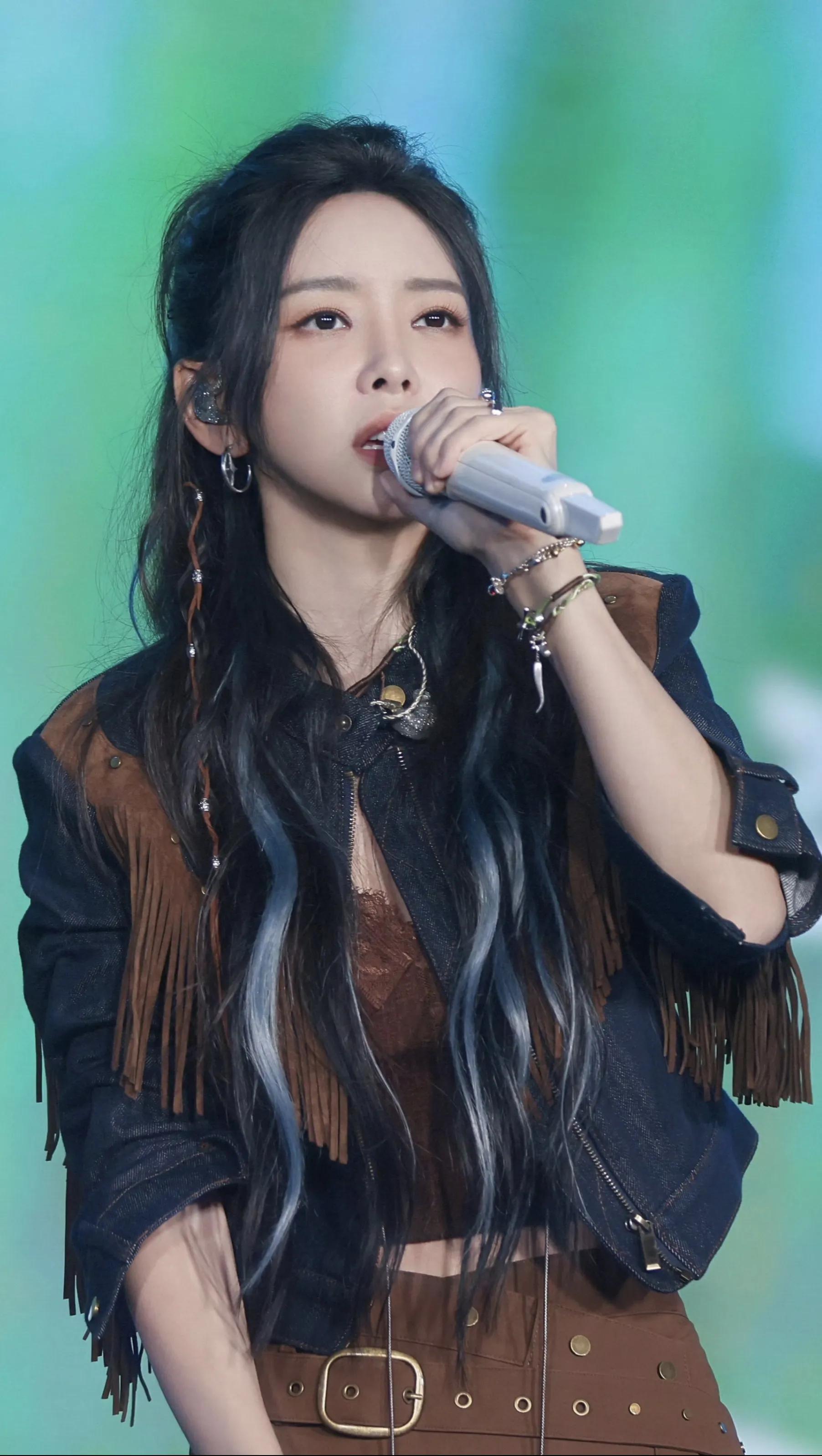 壁纸-拽姐于文文壁纸，于文文高清无水印全面屏手机壁纸