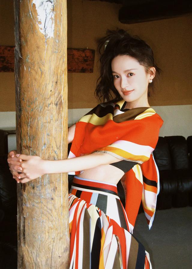 李沁可爱美中带一种调皮