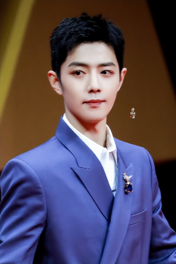 官媒接连发文，高调官宣33岁肖战喜讯，全网恭喜，终于等到这一天