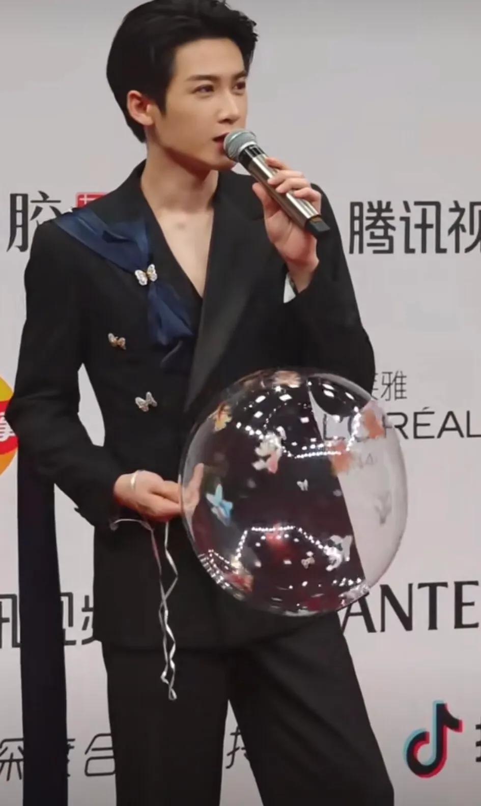 2025星光大赏内场直击：C位、热聊、争议全是瓜