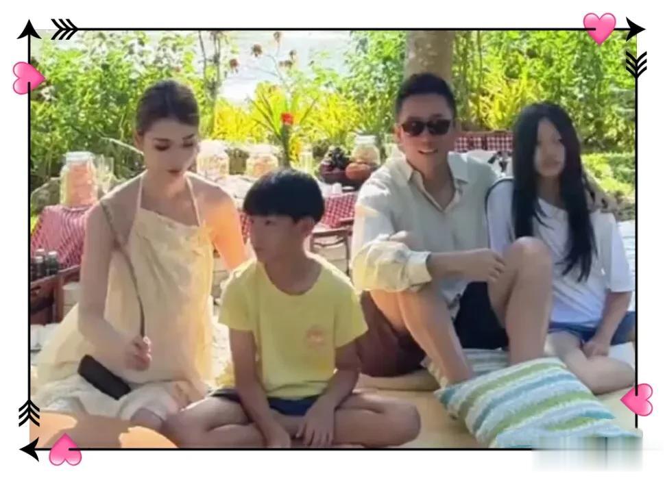 马筱梅挺孕肚买菜布置晚宴，陪汪小菲儿女过圣诞，小玥儿剪头发了